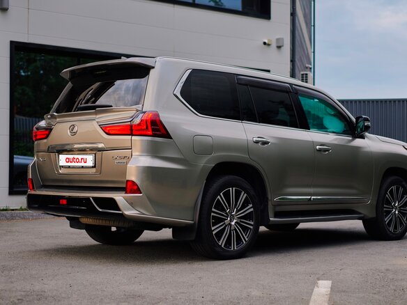 2018 Lexus LX 570 III Рестайлинг 2, серый, 8000000 рублей - вид 5