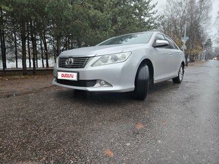 2012 Toyota Camry VII (XV50), серебристый, 1650000 рублей, вид 1