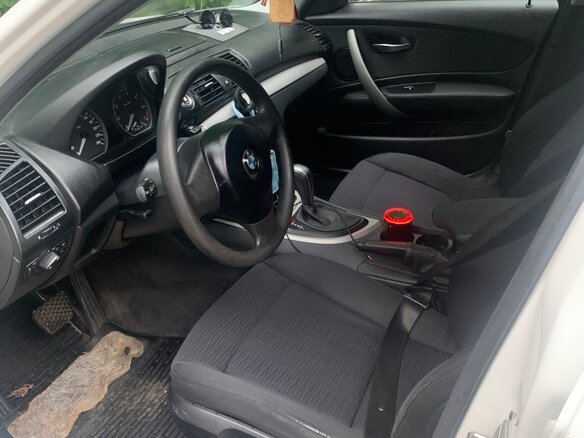 2010 BMW 1 серии 116i I (E81/E82/E87/E88) Рестайлинг, белый, 700000 рублей - вид 3