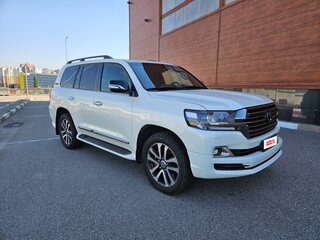 2018 Toyota Land Cruiser 200 Series Рестайлинг 2, белый, 8500000 рублей, вид 2