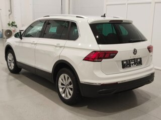 2021 Volkswagen Tiguan II Рестайлинг, белый, 2850000 рублей, вид 4