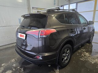 2018 Toyota RAV4 IV (XA40) Рестайлинг, коричневый, 2390000 рублей, вид 3