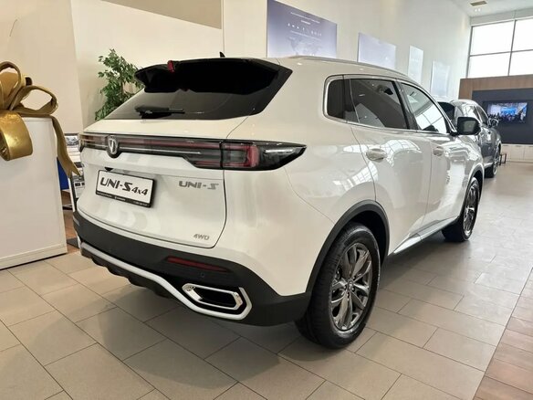 2026 Changan UNI-S I Рестайлинг, белый, 3029900 рублей - вид 4
