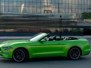 2018 Ford Mustang VI Рестайлинг, зелёный, 2450000 рублей, вид 2