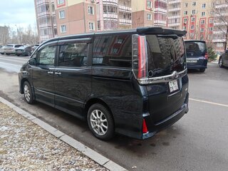 2019 Toyota Noah III (R80) Рестайлинг, синий, 2000000 рублей, вид 4