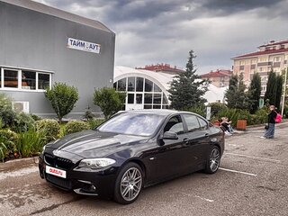 2010 BMW 5 серии 535i VI (F10/F11/F07), чёрный, 1870000 рублей, вид 3