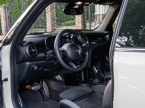2021 Mini Hatch JCW III (F55/F56) Рестайлинг 2, бежевый, 3799999 рублей - вид 12