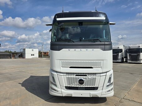 2025 Volvo FH, белый, 18000000 рублей, вид 2