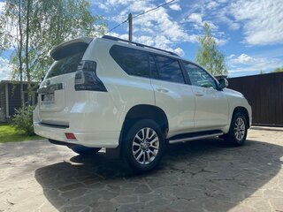2018 Toyota Land Cruiser Prado 150 Series Рестайлинг 2, белый, 5900000 рублей, вид 4