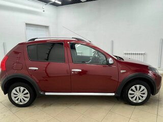 2014 Renault Sandero Stepway I, красный, 645000 рублей, вид 4