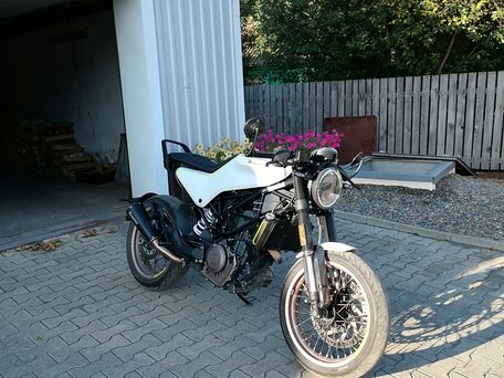 2018 Husqvarna Vitpilen 401, белый, 385000 рублей, вид 1