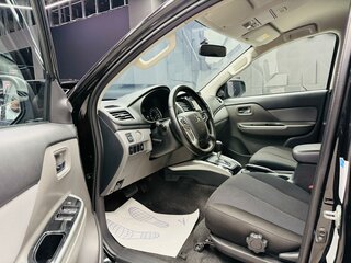 2018 Mitsubishi L200 V, чёрный, 1899000 рублей, вид 5