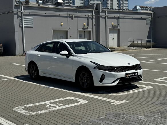 2021 Kia K5 III, белый