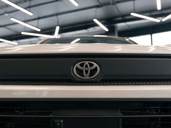 2026 Toyota RAV4 VI (XA60), белый, 4300000 рублей - вид 20