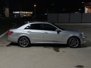 2011 Mercedes-Benz E-Класс 250 7G-Tronic IV (W212, S212, C207), серебристый, 1450000 рублей, вид 3
