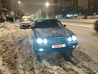 2001 Mercedes-Benz E-Класс 200 II (W210, S210) Рестайлинг, чёрный, 530000 рублей, вид 2