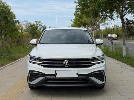 2023 Volkswagen Tiguan II Рестайлинг, белый, 2330000 рублей, вид 2