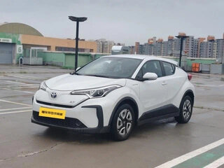 2020 Toyota C-HR I Рестайлинг, белый, 2500000 рублей, вид 4