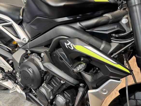 2020 Triumph Street Triple, чёрный, 999000 рублей - вид 19