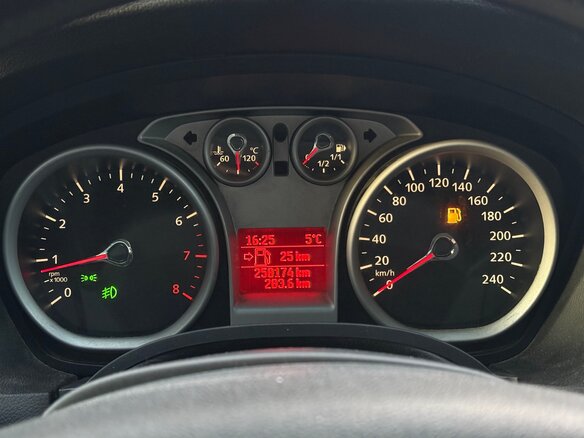 2011 Ford Focus II Рестайлинг, серебристый - вид 11