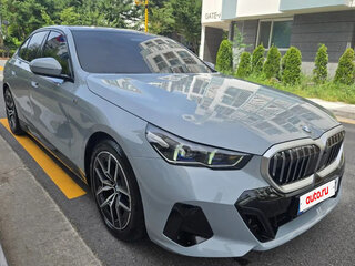 2025 BMW 5 серии 520i VIII (G60/G61/G68), серебристый, 6700777 рублей, вид 3