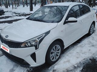 2021 Kia Rio IV Рестайлинг, белый, 1200000 рублей, вид 4