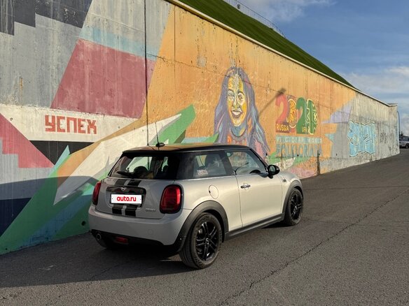 2018 Mini Hatch Cooper III (F55/F56) Рестайлинг, серебристый, 1799000 рублей - вид 3
