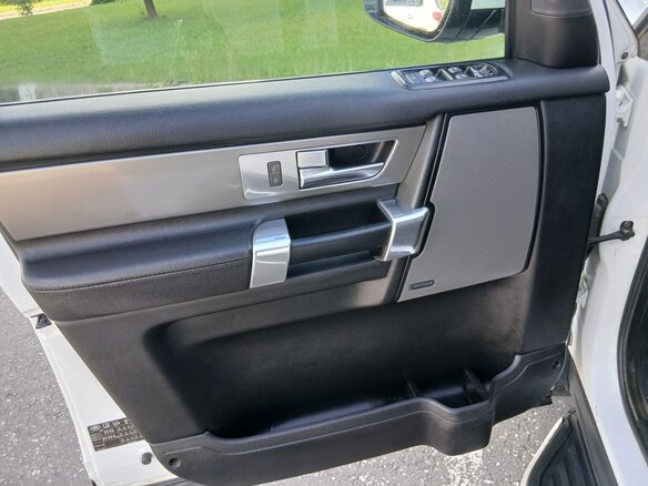 2015 Land Rover Discovery IV Рестайлинг, белый, 2199000 рублей - вид 9