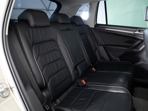 2018 Volkswagen Tiguan II, бежевый, 1999000 рублей - вид 12