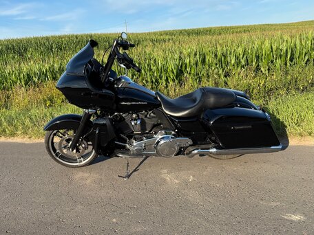 2019 Harley-Davidson Road Glide, чёрный, 1400000 рублей, вид 4