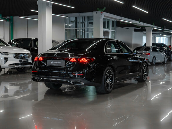 2026 Mercedes-Benz E-Класс 300 VI (W214, S214), чёрный - вид 3