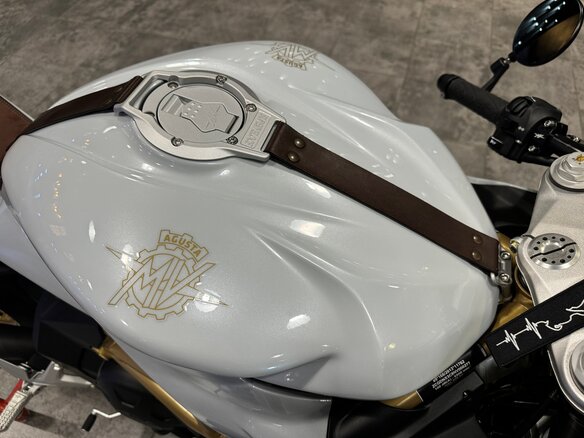 2021 MV Agusta Superveloce 800, белый - вид 2