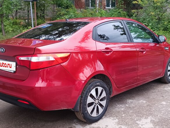 2013 Kia Rio III, красный - вид 4