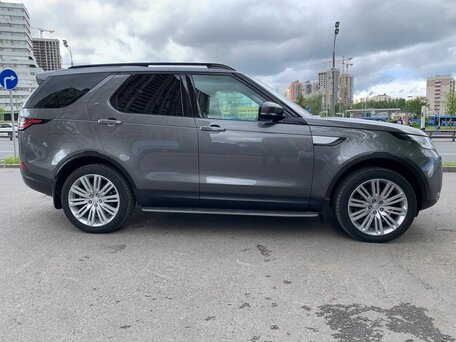 2017 Land Rover Discovery V, серый, 3050000 рублей, вид 4