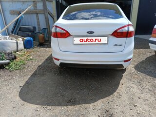 2016 Ford Fiesta Mk6 Рестайлинг, белый, 950000 рублей, вид 5