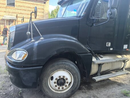 2005 Freightliner Columbia, чёрный, 1900000 рублей, вид 2
