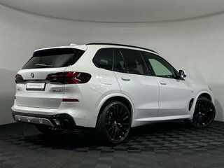 2025 BMW X5 40d IV (G05/G18) Рестайлинг, белый, 15540000 рублей, вид 4