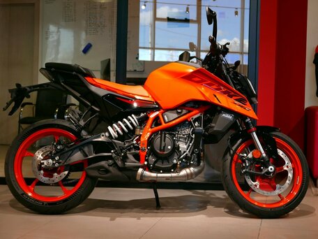 2026 KTM 390 Duke, оранжевый, 699000 рублей, вид 4