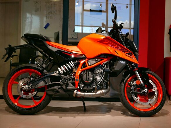 2026 KTM 390 Duke, оранжевый, 699000 рублей - вид 3