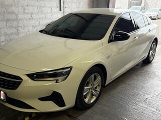 2020 Opel Insignia II Рестайлинг, белый, 2050000 рублей, вид 1