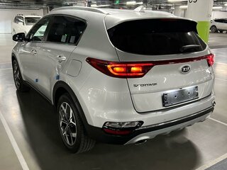 2019 Kia Sportage IV Рестайлинг, серебристый, 2300000 рублей, вид 2