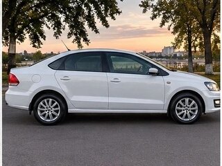 2016 Volkswagen Polo V Рестайлинг, белый, 525000 рублей, вид 4
