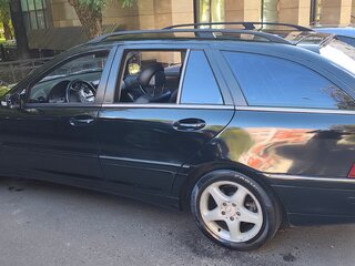 2001 Mercedes-Benz C-Класс 200 II (W203), чёрный, 400000 рублей, вид 3