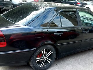 1998 Mercedes-Benz C-Класс 180 I (W202) Рестайлинг, чёрный, 440000 рублей, вид 3