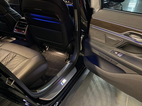 2021 BMW 7 серии Long 730Ld xDrive VI (G11/G12) Рестайлинг, чёрный, 8700000 рублей - вид 22