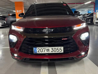 2022 Chevrolet TrailBlazer III, красный, 1610778 рублей, вид 2