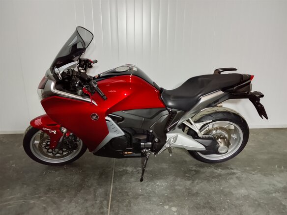 2011 Honda VFR 1200, красный, 669000 рублей - вид 5