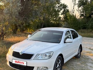 2012 Skoda Octavia II (A5) Рестайлинг, белый, 990000 рублей, вид 1