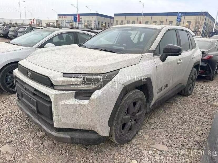 Открыть фотографии: Toyota RAV4 VI (XA60)