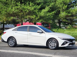 2023 Hyundai Avante VII Рестайлинг, белый, 1816000 рублей, вид 3